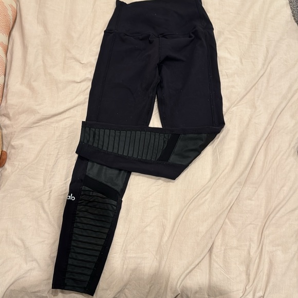 Alo yoga high waist 7/8 moto leggings in black/black glossy - S - Picture 4 of 5